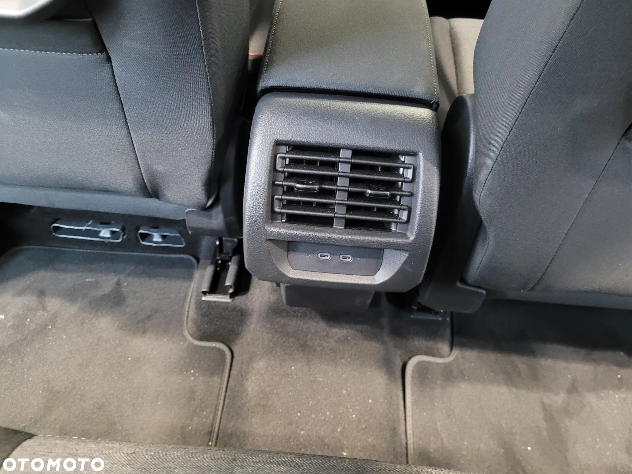 Ford Tourneo Connect Grand - 17