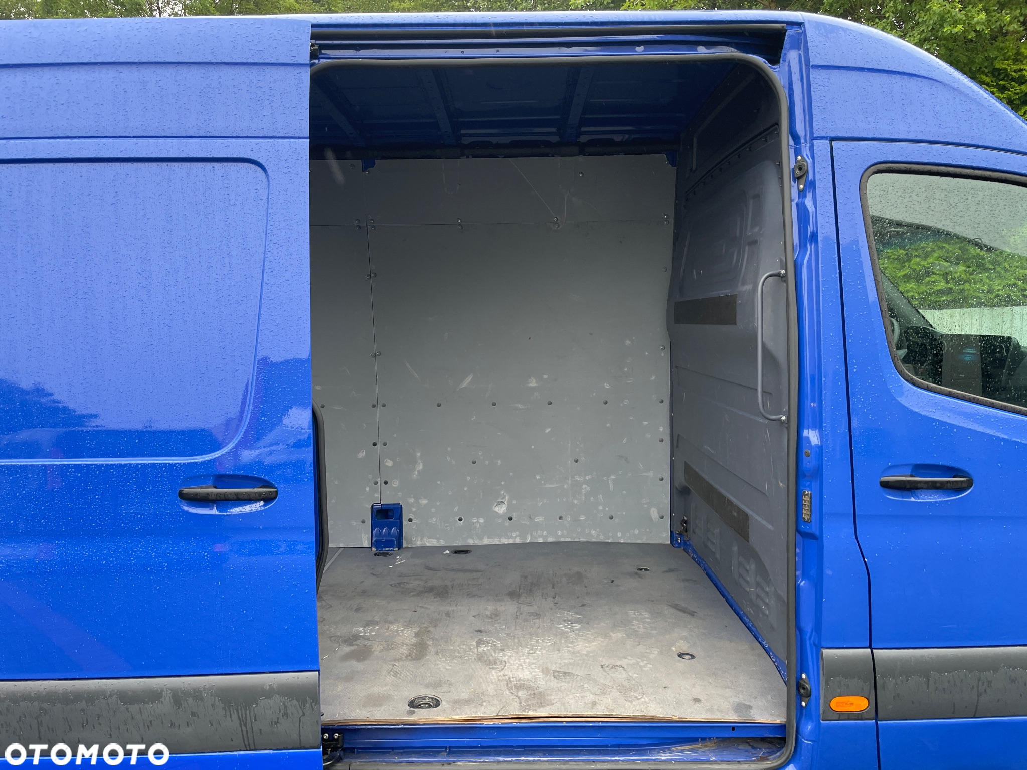 Mercedes-Benz Sprinter - 10