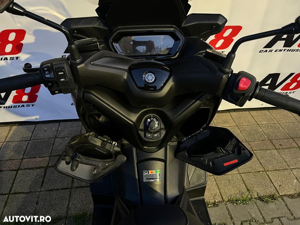 Yamaha XMAX 300 - 11