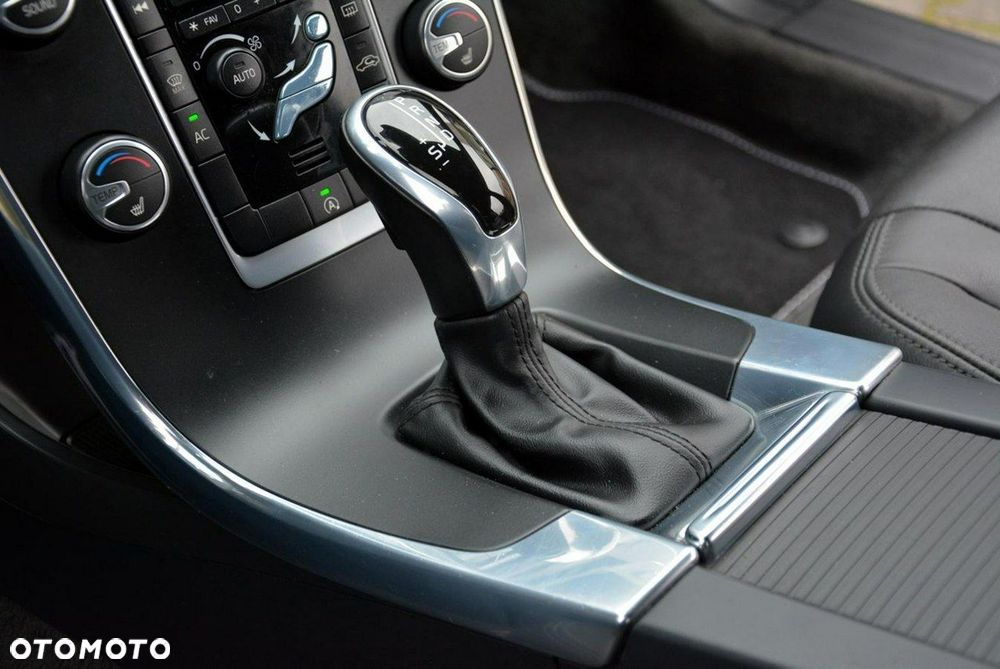 Volvo V60 D4 Geartronic Momentum Pro - 33