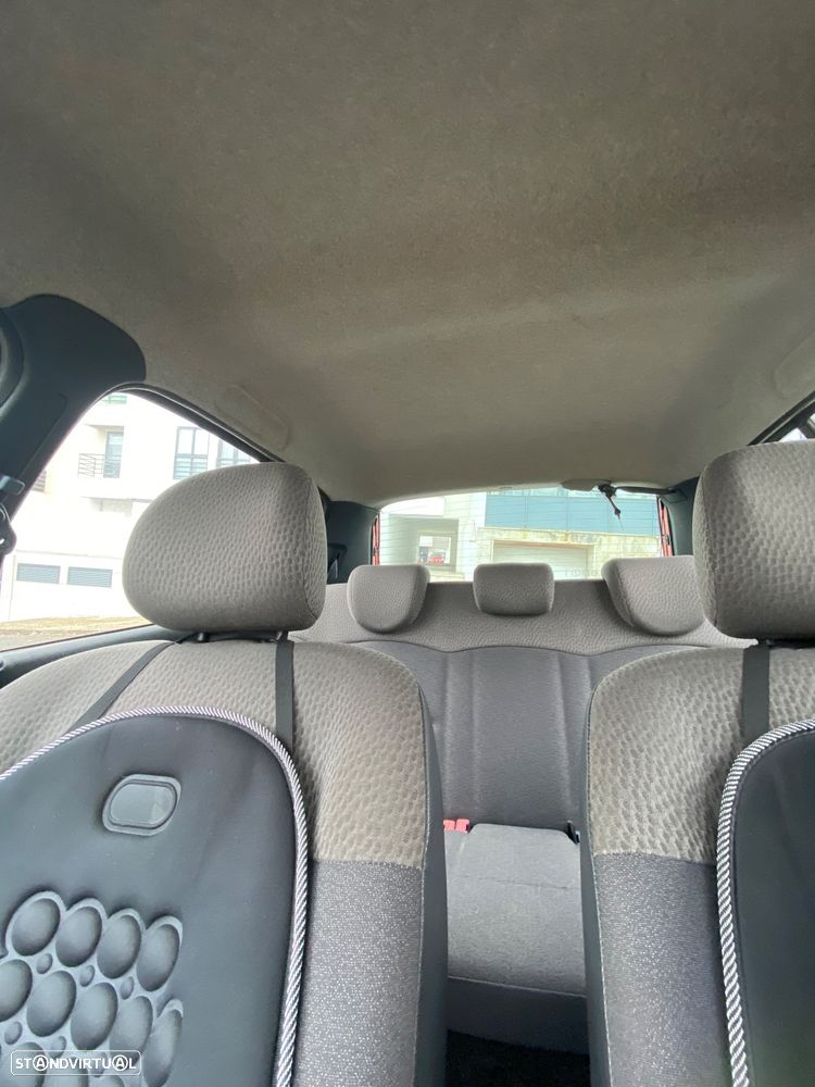 Renault Clio 1.2 16V Confort Authentique - 8