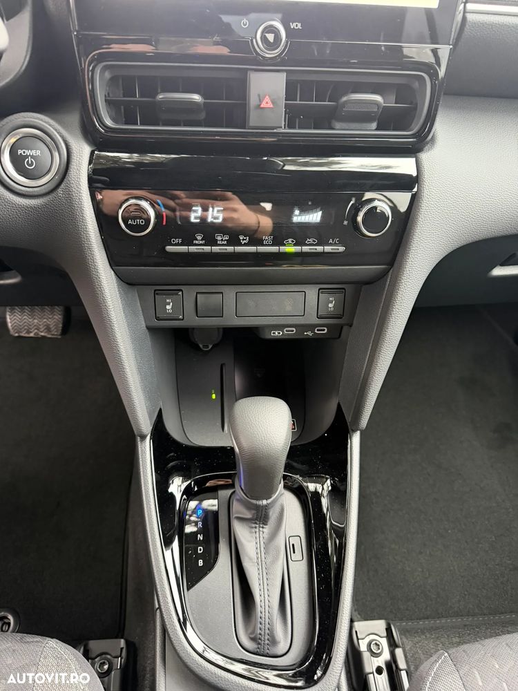 Toyota Yaris Cross 1.5 VVT-i HSD 116 4x2 HEV Dynamic - 12