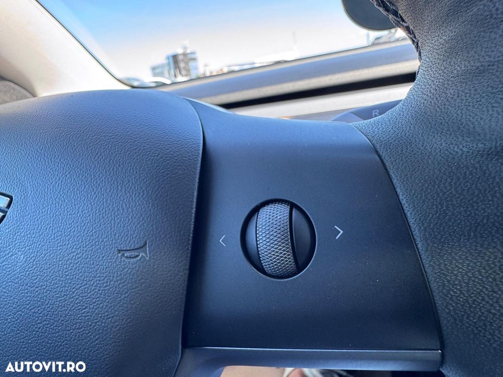 Tesla Model 3 Long Range AWD Premium - 18