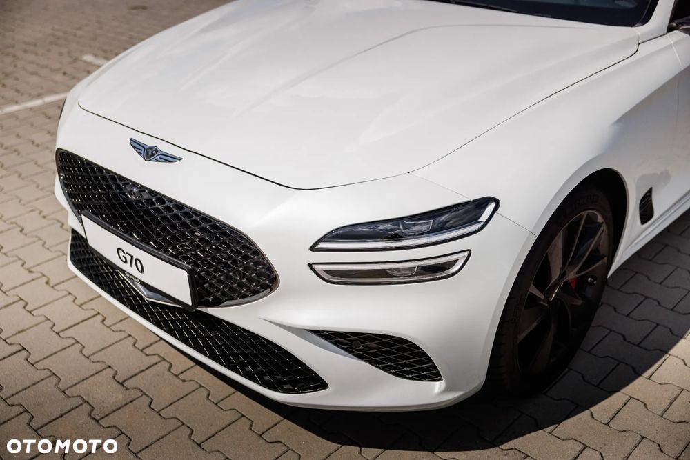 Genesis G70 2.0T Plus AWD 8AT Sport - 11