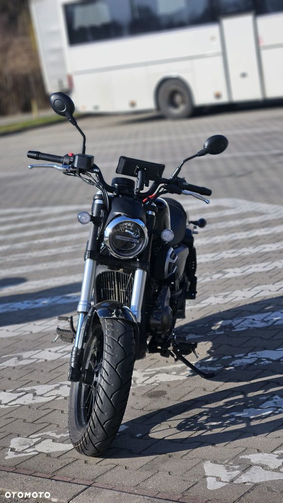 QJMOTOR SRV 125V - 2