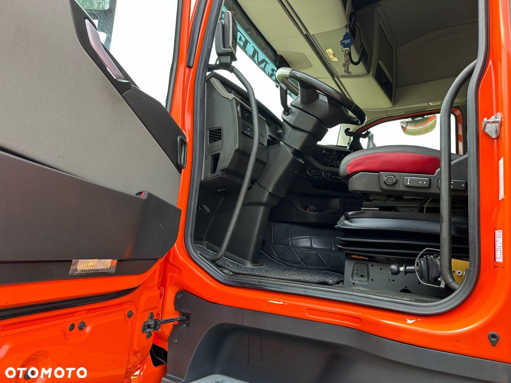 Volvo FH 500 8X2 WYWROTKA DO ZBOZA Z POMPA SAMOZALADOWCZA - 23