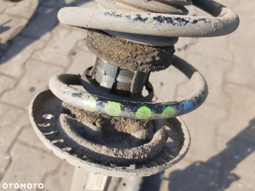 SKODA FABIA 3 III 6V 14r- 1.0 TSI AMORTYZATOR ZWROTNICA PRAWA PRZÓD - 6