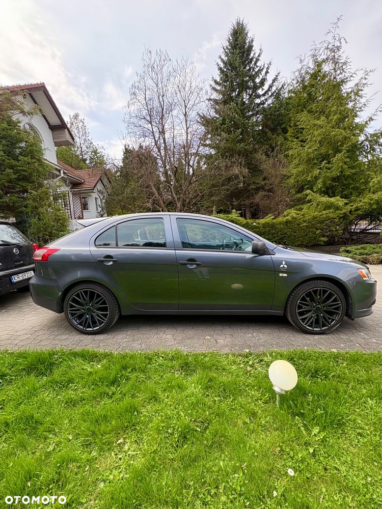 Mitsubishi Lancer 2011 photo 2