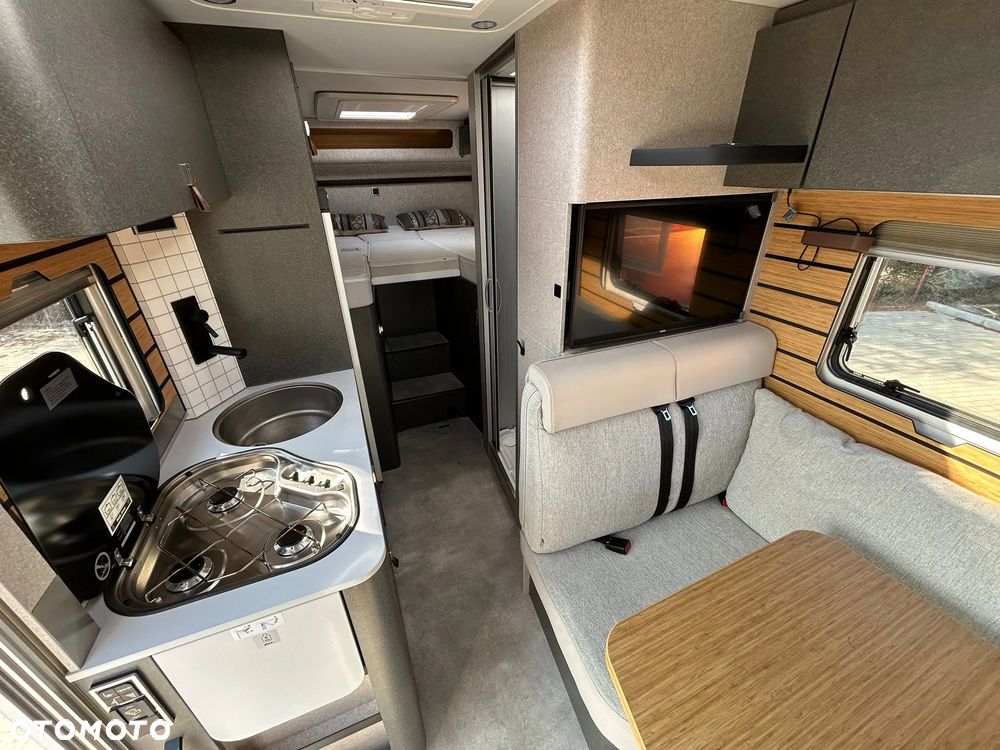 Mercedes-Benz ML-T570 - 19