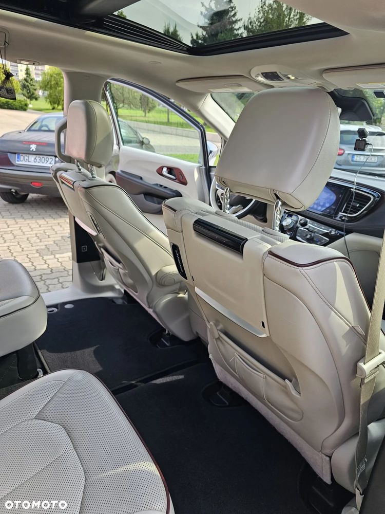 Chrysler Pacifica - 30