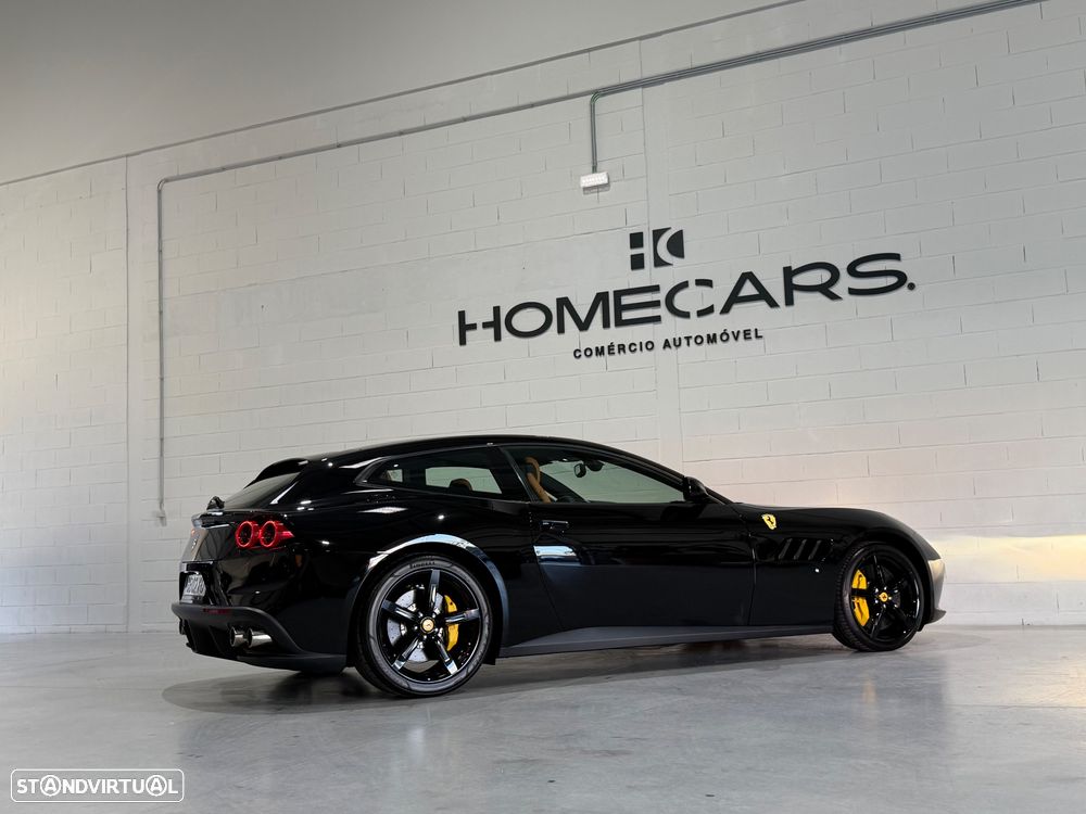 Ferrari GTC4 Lusso - 12