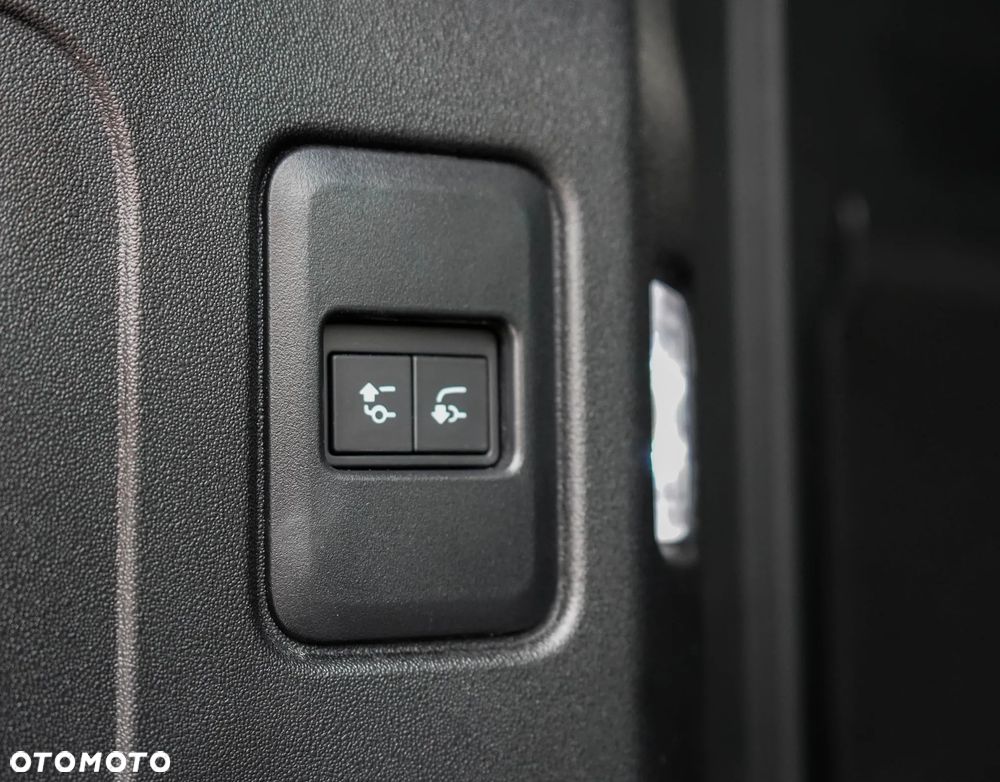 Land Rover Defender 3.0 D350 mHEV X-Dynamic SE - 37