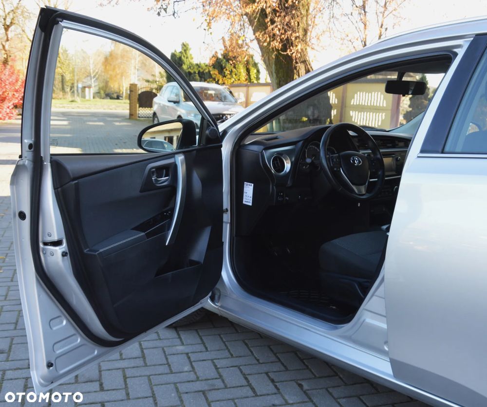 Toyota Auris - 11