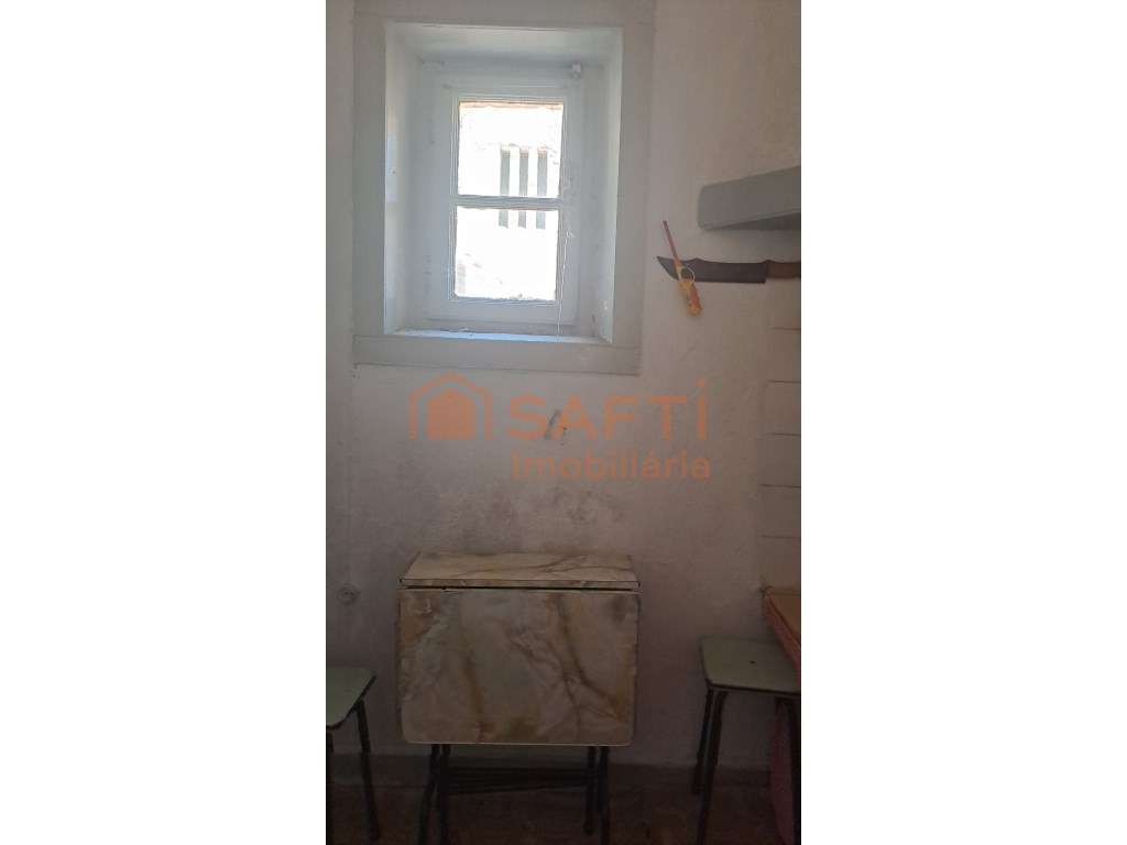 Moradia em Santarém para restaurar - Grande imagem: 3/4