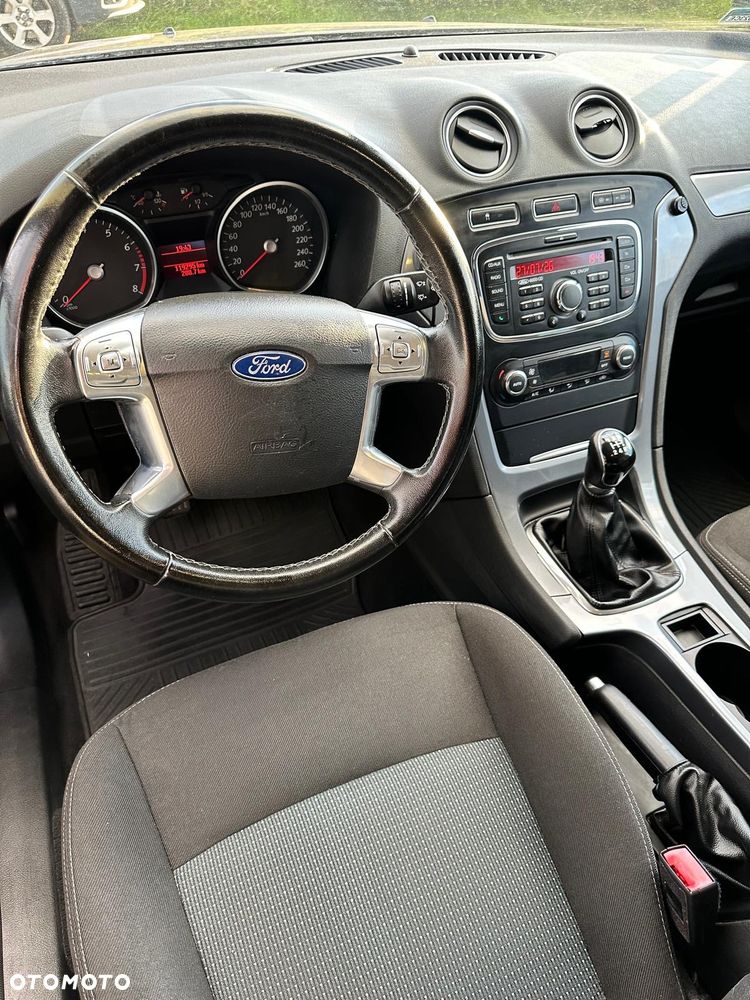 Ford Mondeo - 32