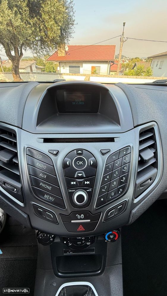 Ford Fiesta 1.0 T EcoBoost Titanium - 22