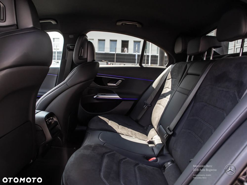 Mercedes-Benz Klasa E 220 d mHEV 4-Matic AMG 9G-Tronic - 12