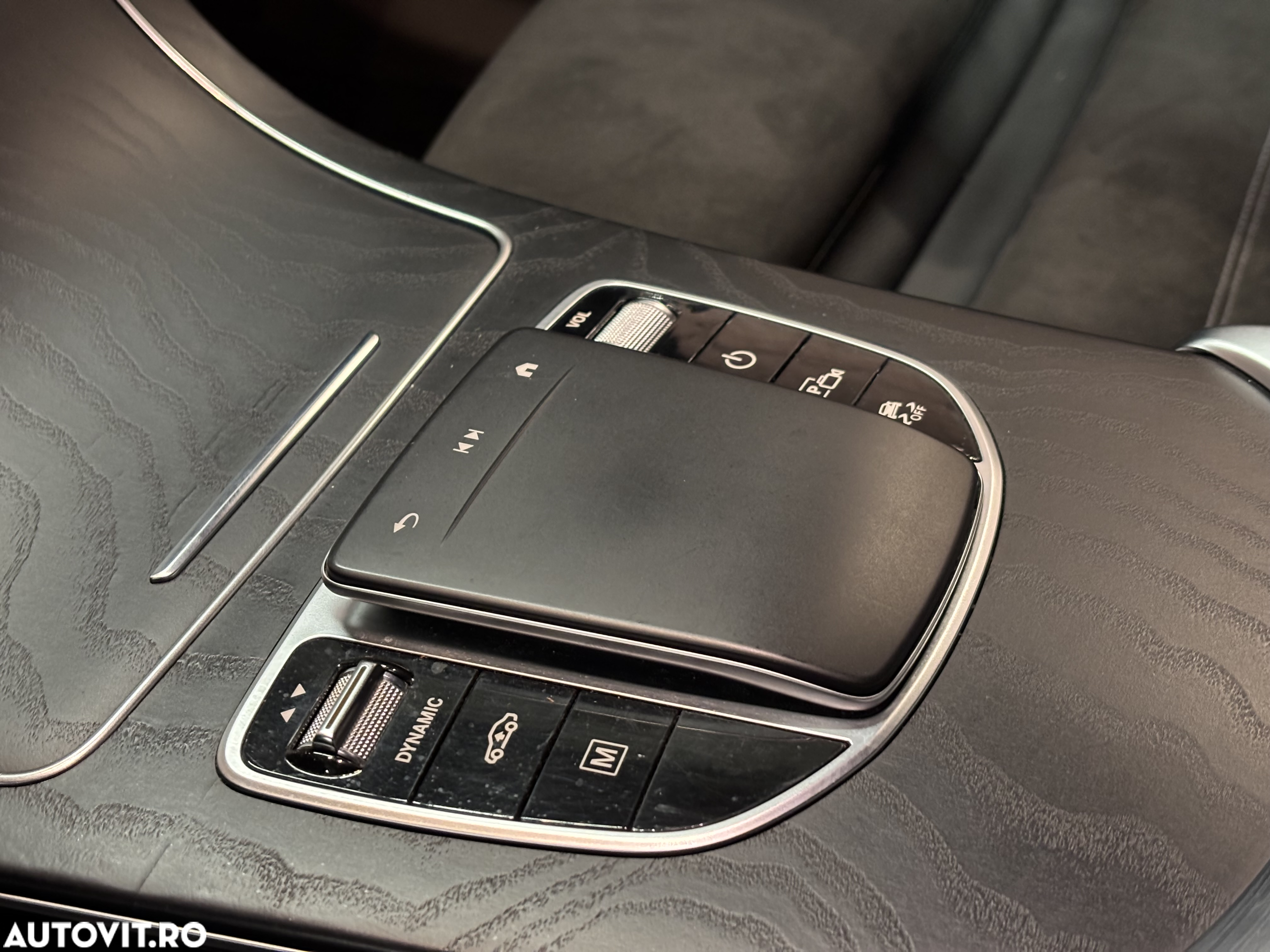 Mercedes-Benz GLC 300 e 4Matic 9G-TRONIC AMG Line Plus - 24