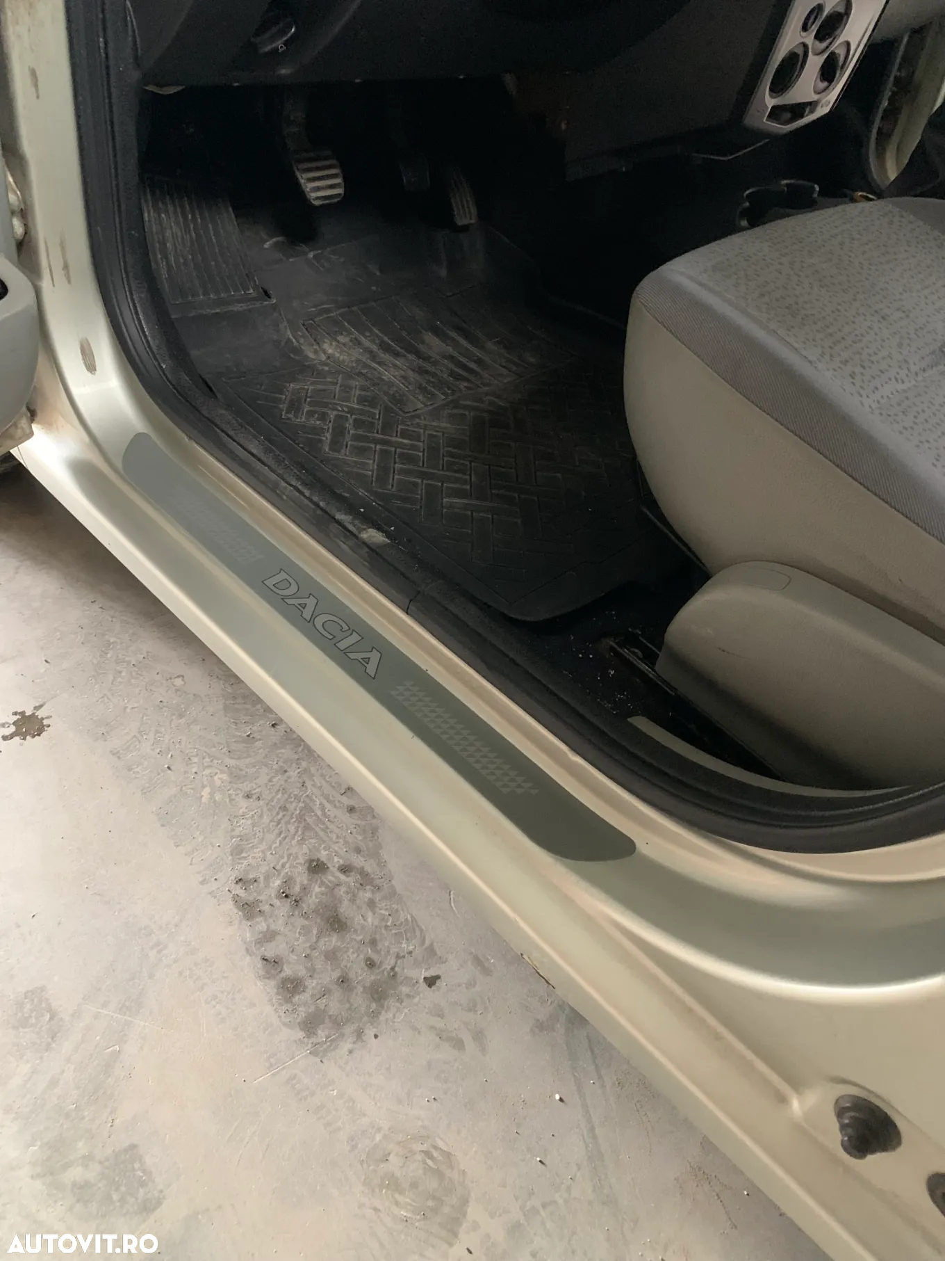 Dacia Logan 1.4 MPI Laureate - 11