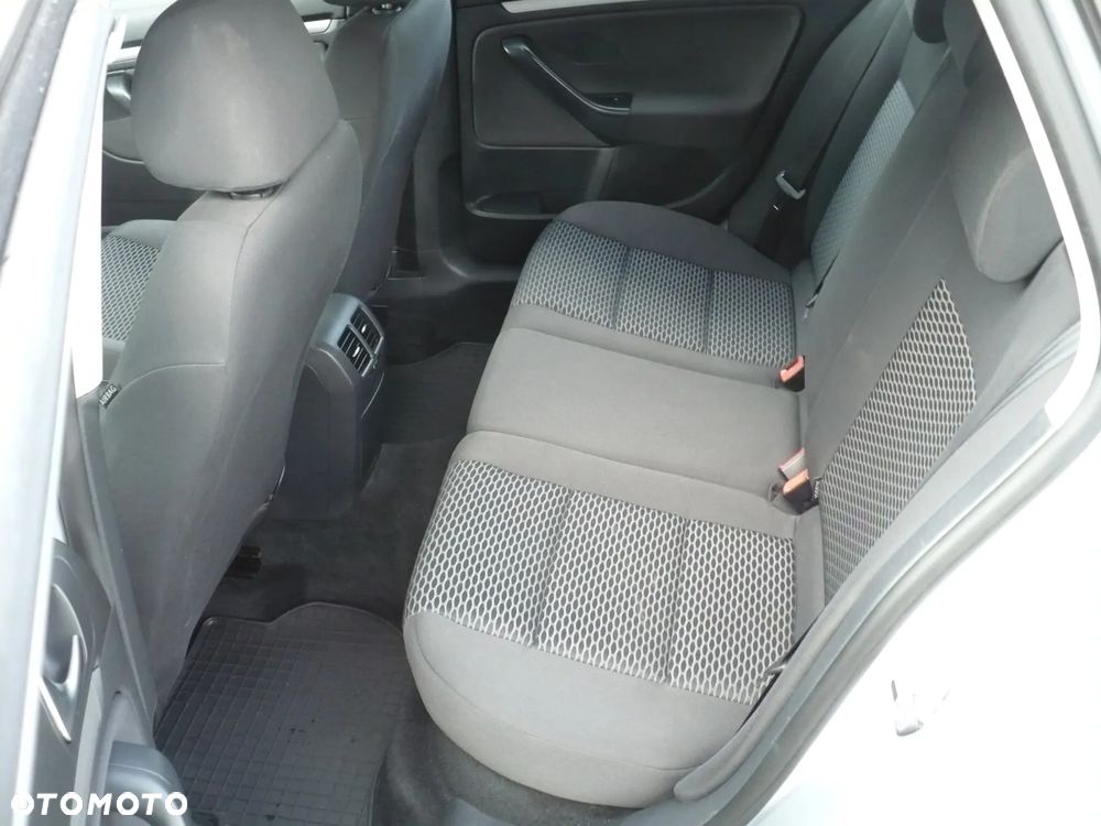 Volkswagen Golf - 16