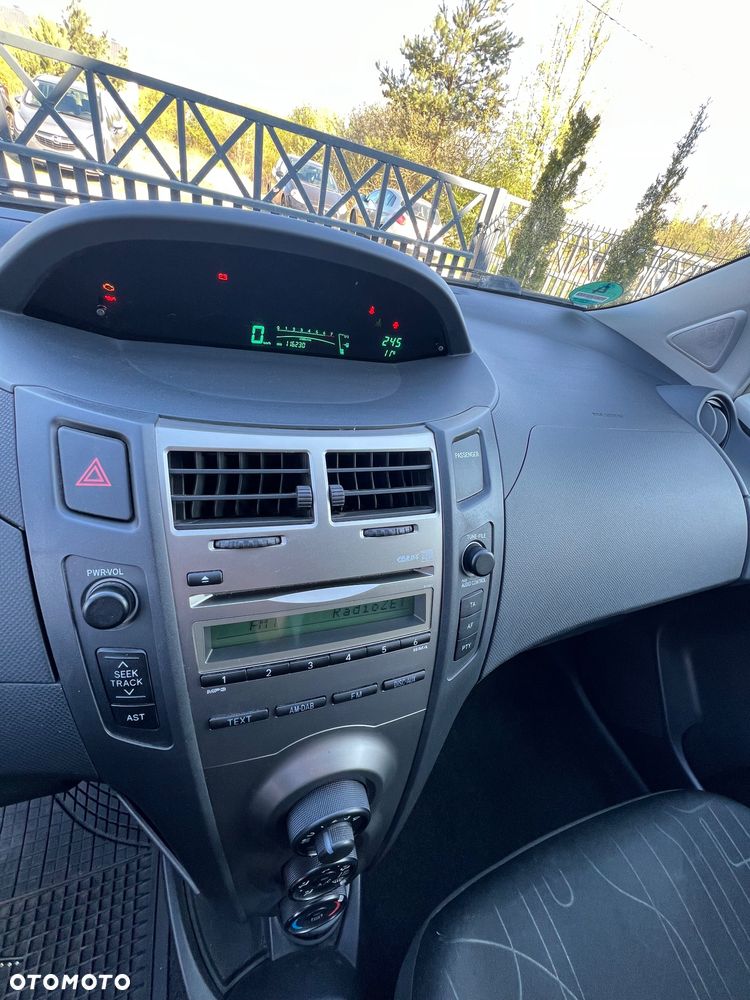 Toyota Yaris 1.0 VVT-i Cool - 7