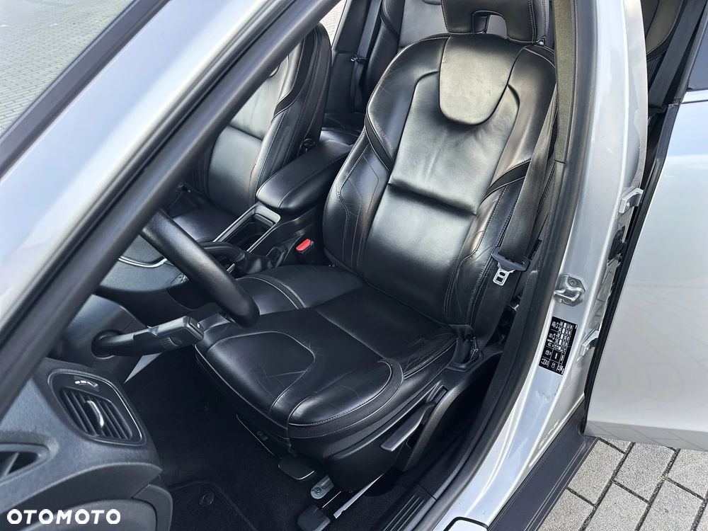 Volvo V40 Cross Country D2 Drive-E Ocean Race - 15