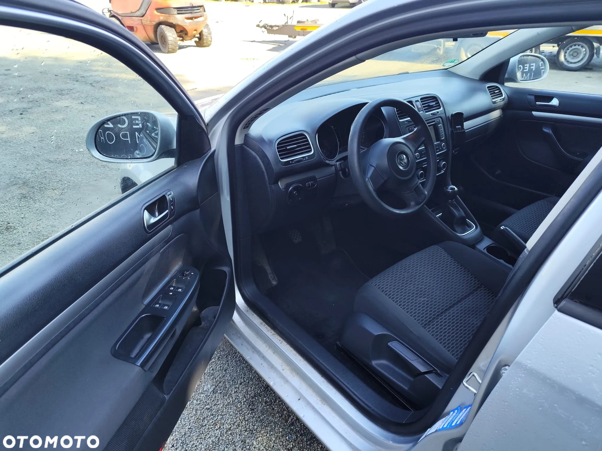 Volkswagen Golf 1.6 TDI DPF BlueMotion Technology Comfortline - 16