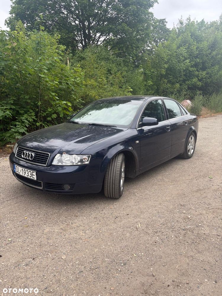 Audi A4 Limousine - 1