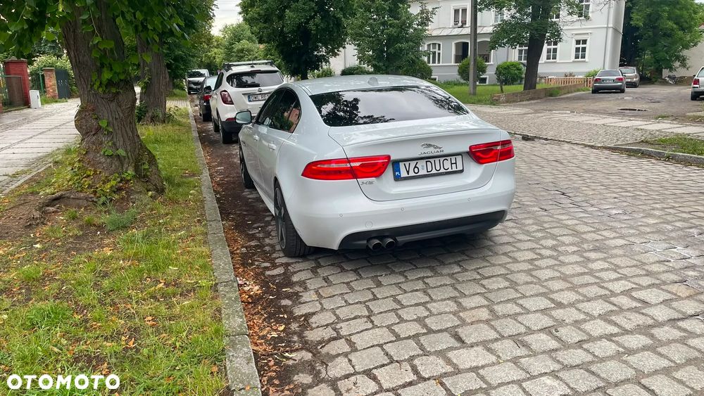 Jaguar XE 2.0 D R-Sport - 13