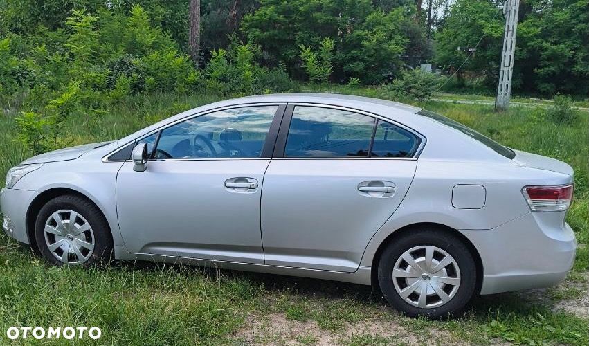 Toyota Avensis 1.6 Luna - 1
