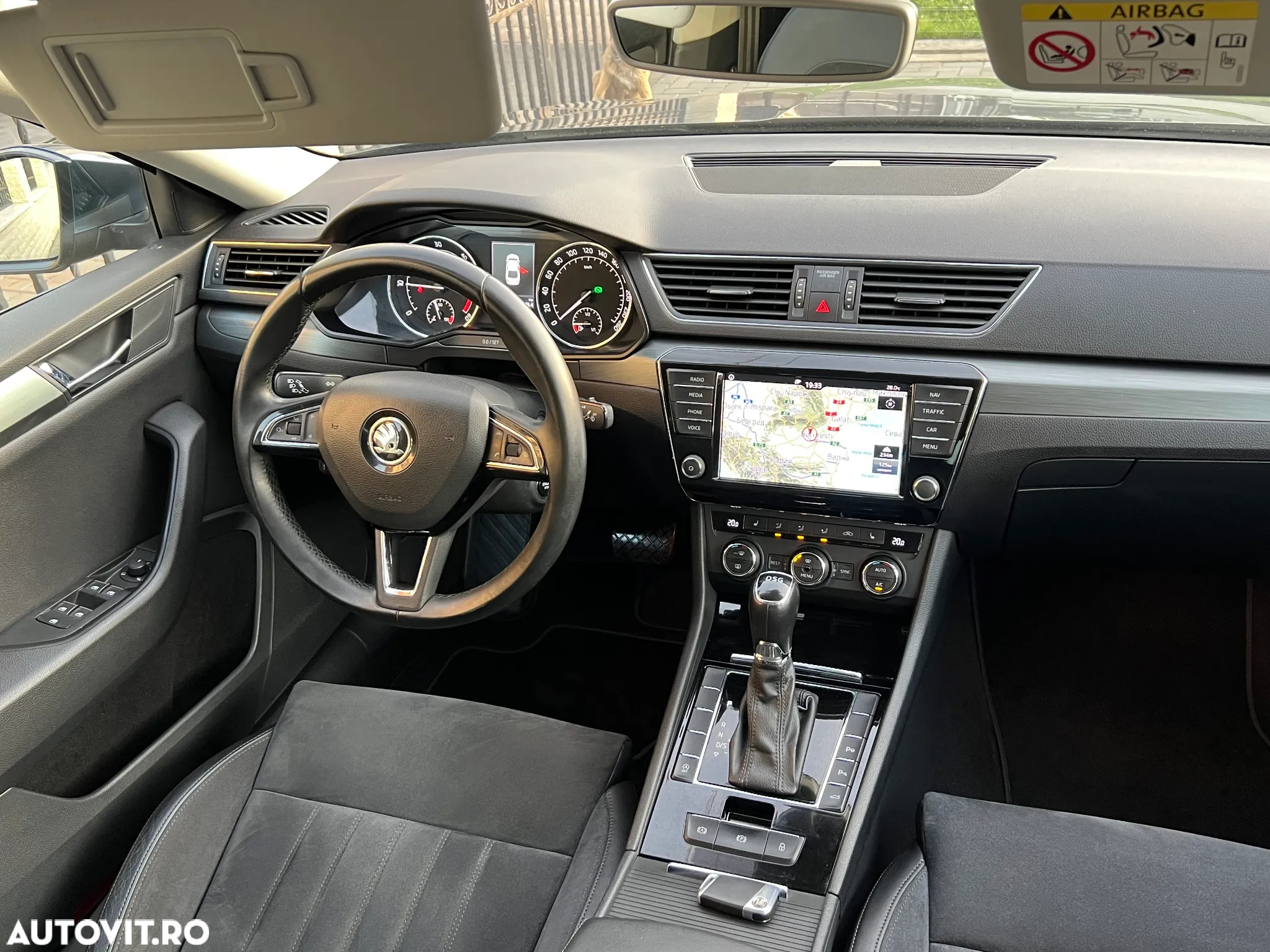 Skoda Superb 2.0 TDI DSG Premium Edition - 11