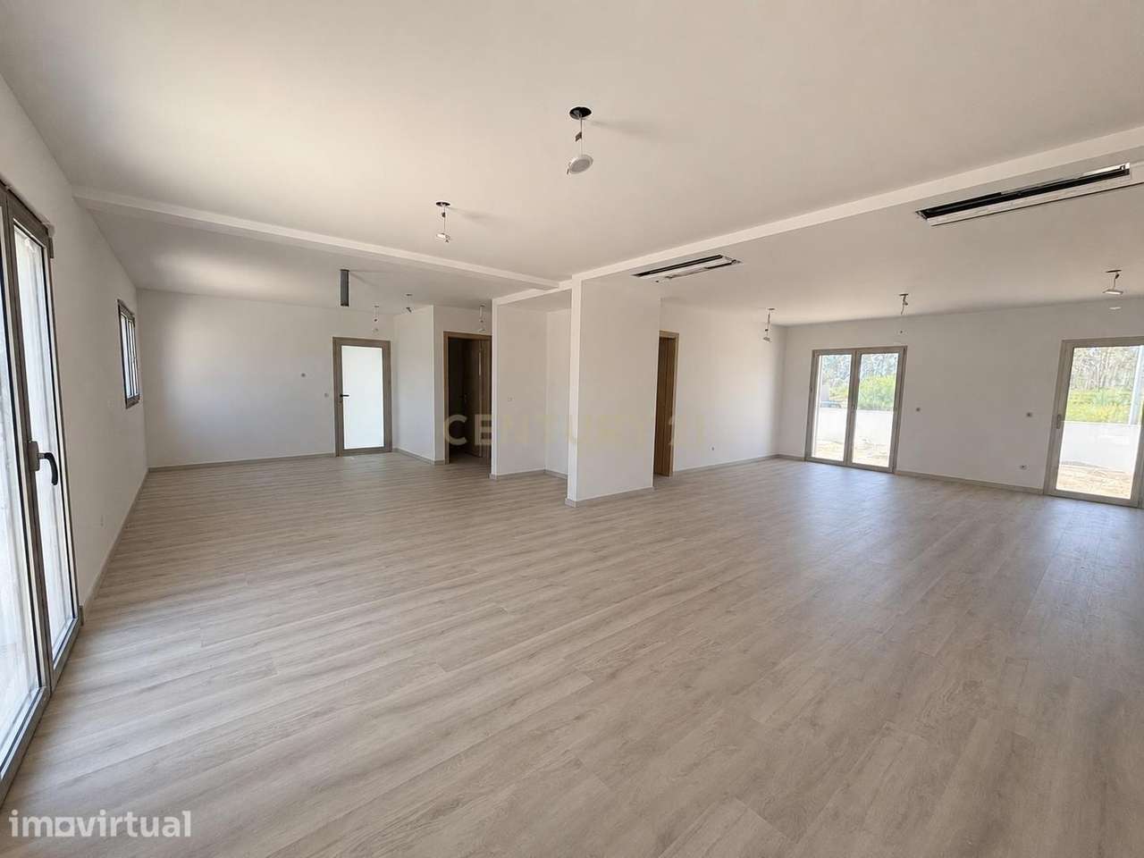 Moradia T3 em Parceiros – Conforto, Elegância e uma Localização Privil - Grande imagem: 3/33