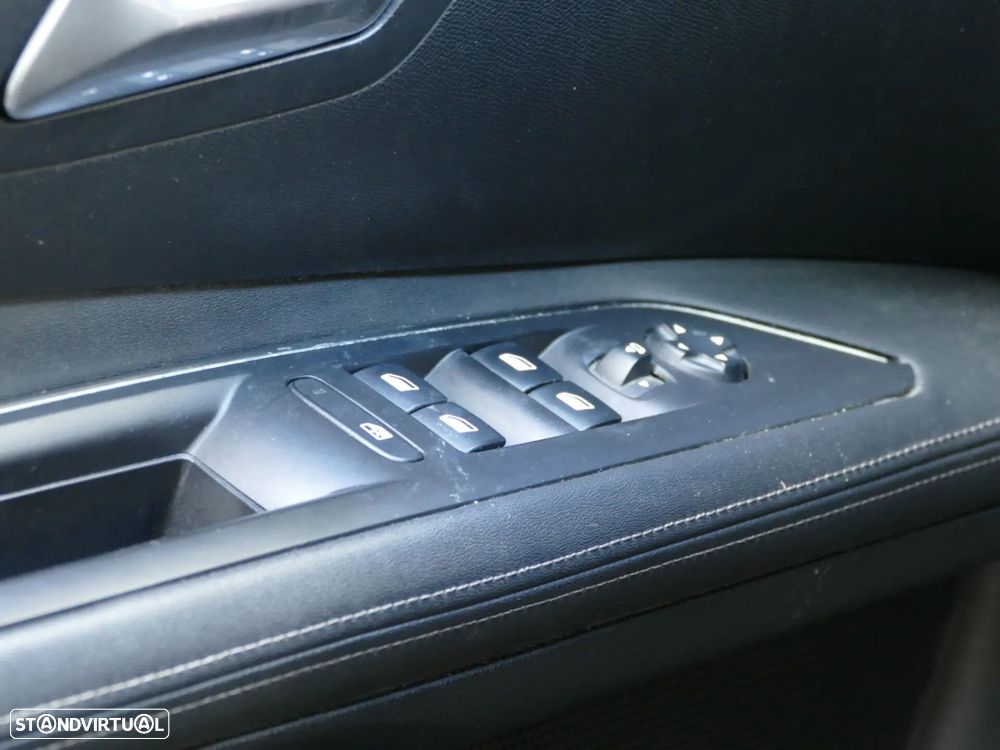 Peugeot 3008 1.6 Hybrid Allure Pack e-EAT8 - 29