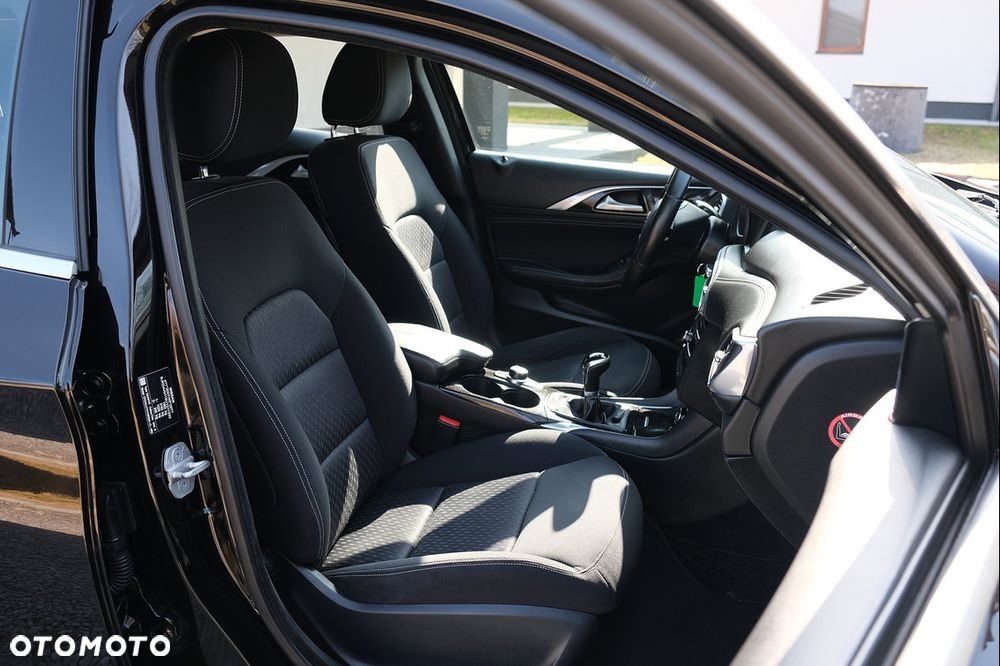 Infiniti Q30 - 27