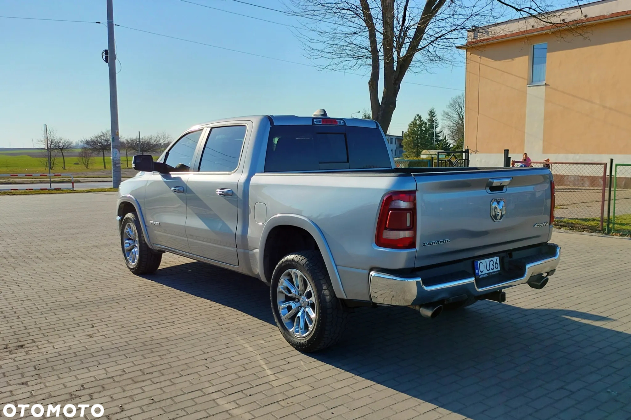 RAM 1500 Crew Cab Shortbed Laramie - 3