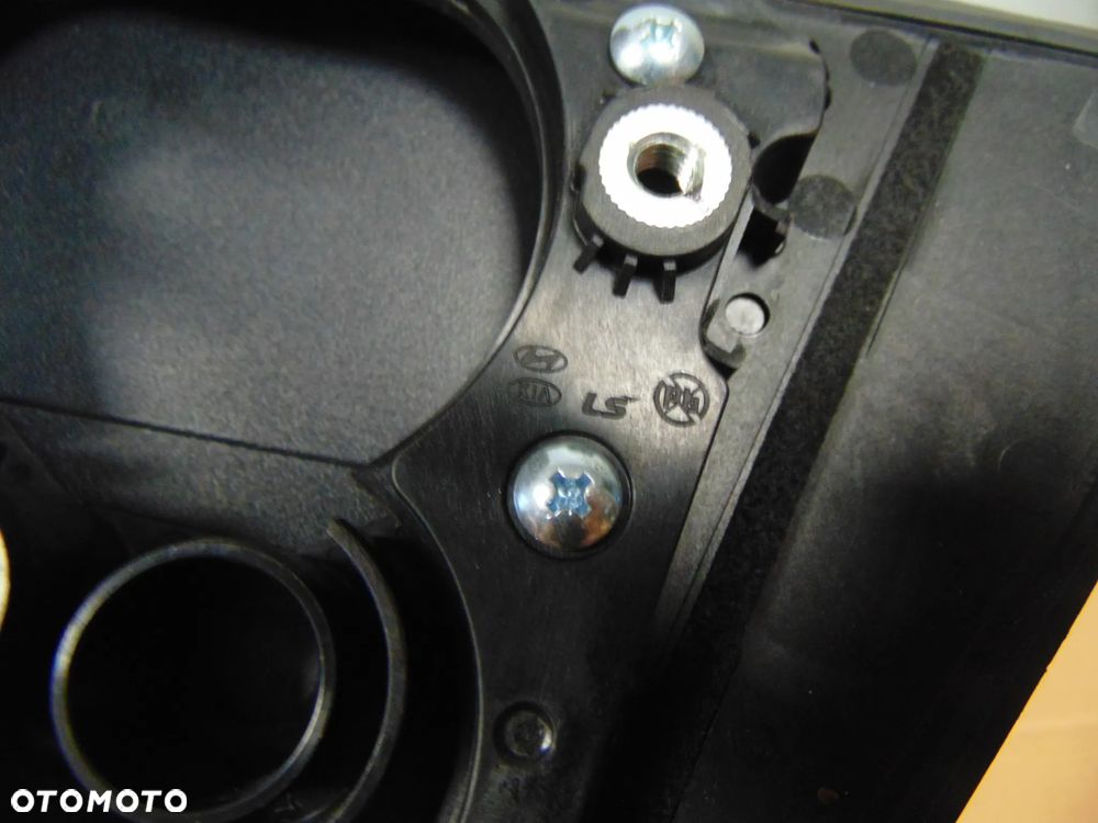 GNIAZDO ŁADOWANIA HYUNDAI IONIQ V P695C0-GI010 P695C0GI010 - 6