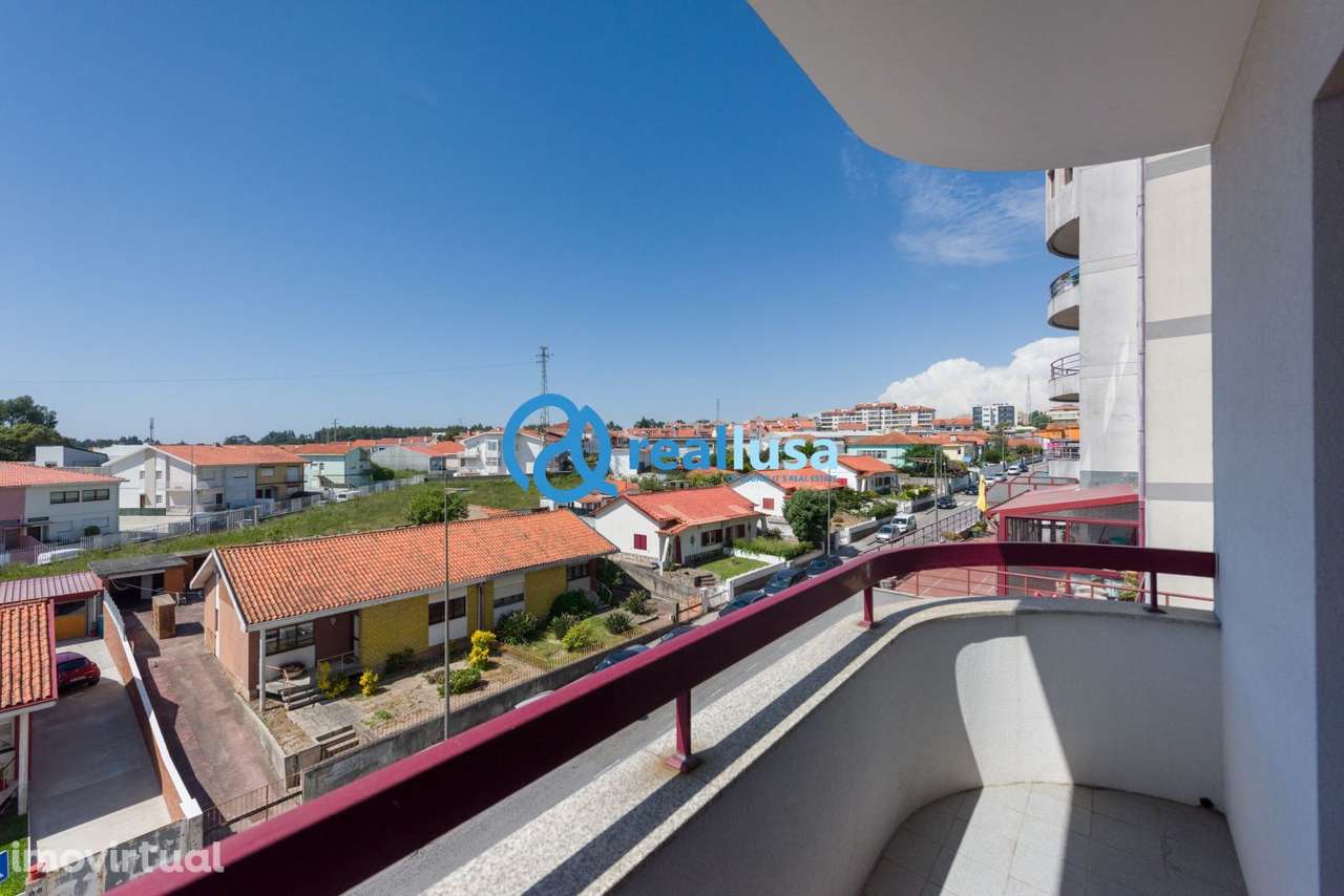 T2 Vilar do Paraíso com varanda e garagem - Grande imagem: 5/48