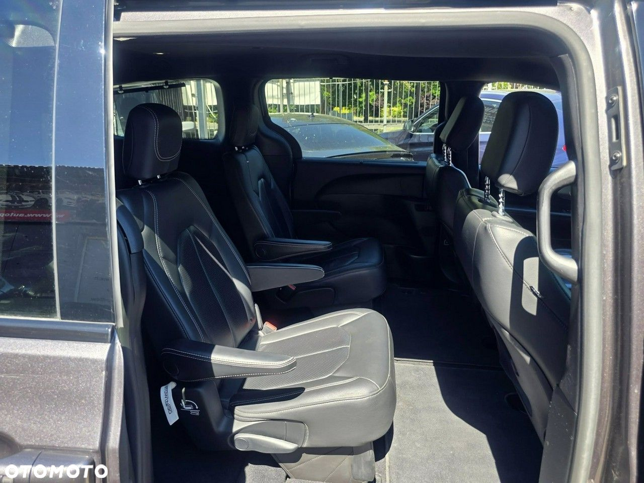 Chrysler Pacifica - 32