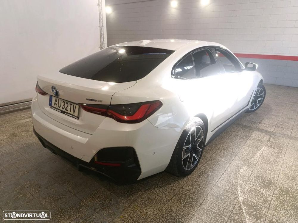 BMW i4 eDrive40 Desportiva M - 4