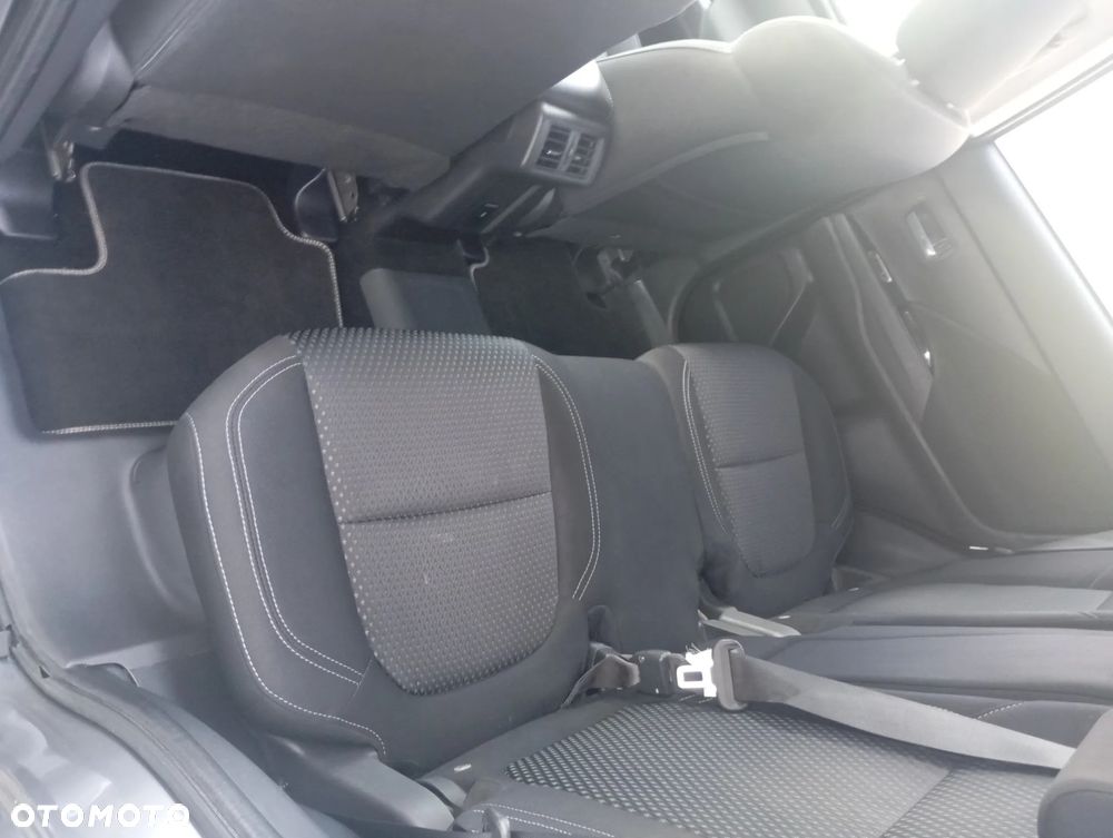Mitsubishi Outlander - 38