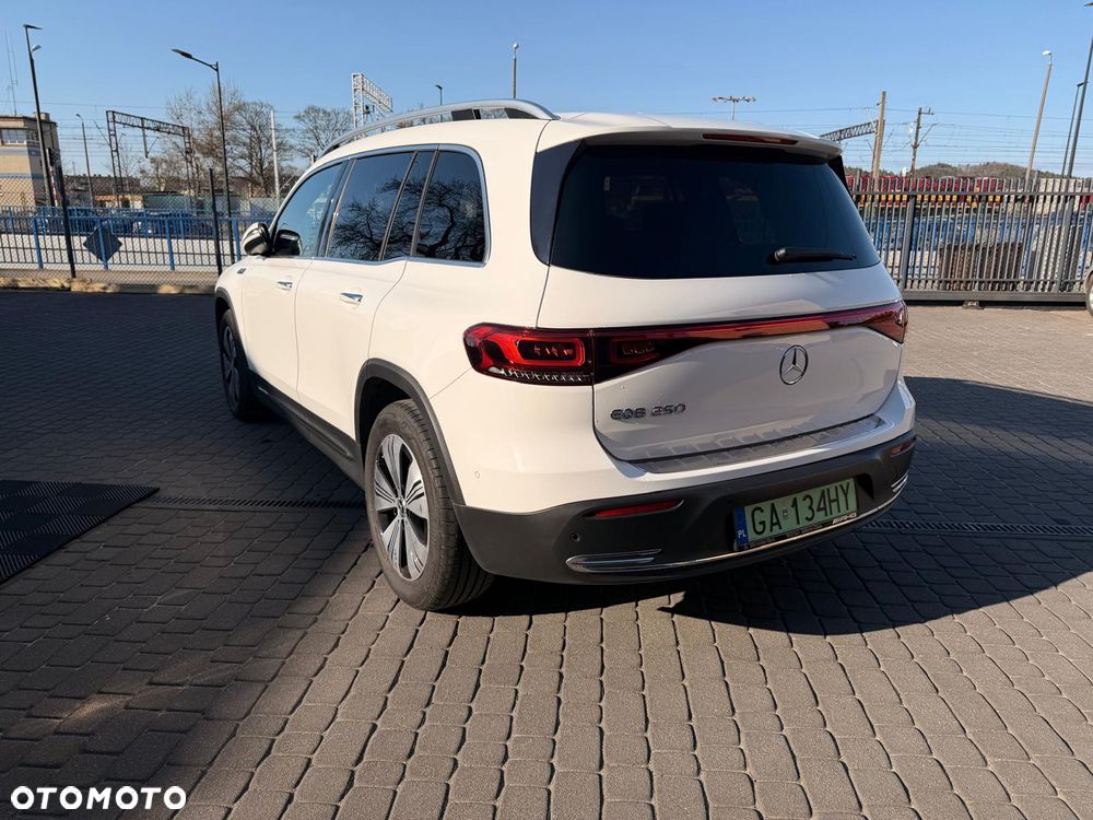 Mercedes-Benz EQB 250 66.5kWh AMG - 7