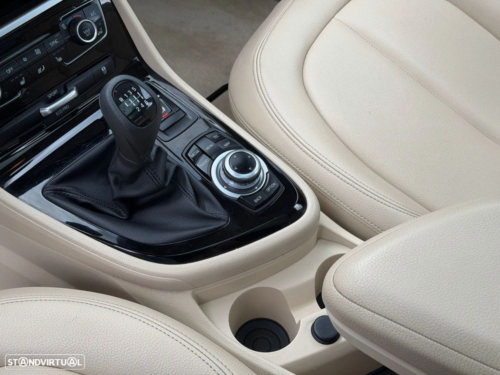 BMW 216 Active Tourer d Luxury Line - 15