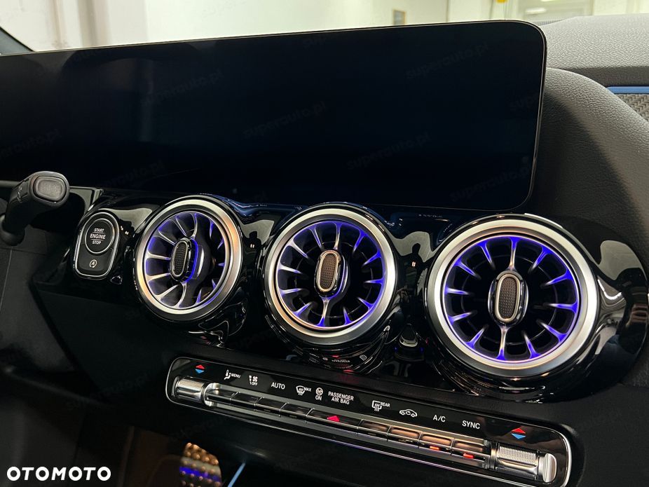 Mercedes-Benz GLA - 15