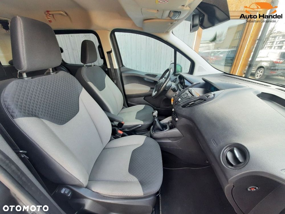 Ford Tourneo Courier - 27