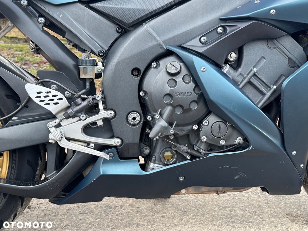 Yamaha R1 - 7