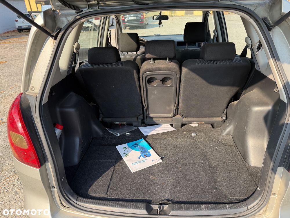Toyota Corolla Verso 2.0 D-4D - 17