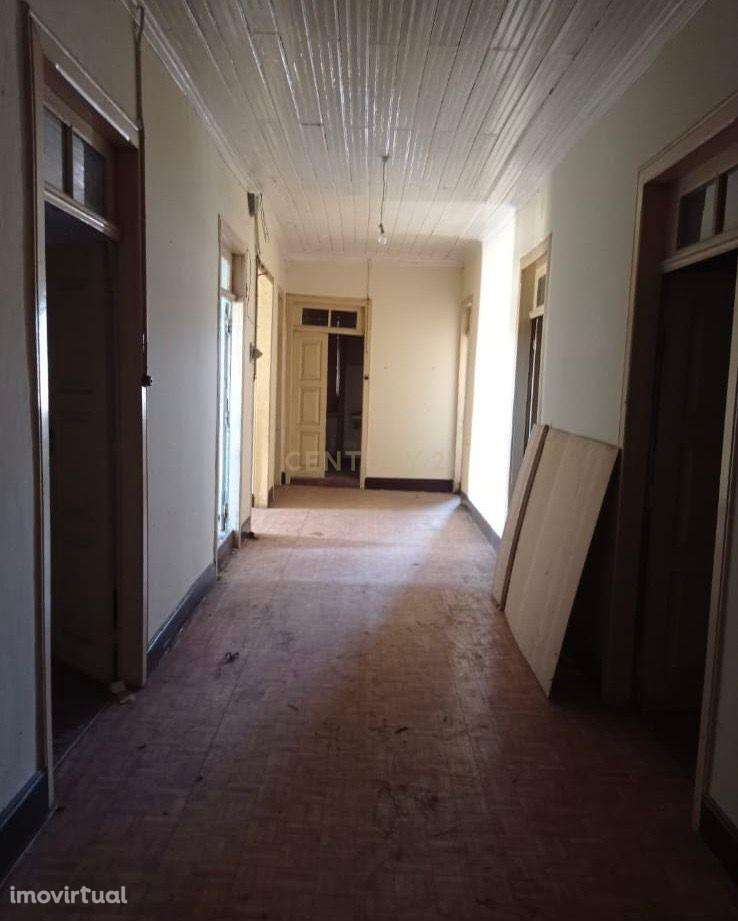 Moradia centenária T7 em Bragança - Grande imagem: 3/27
