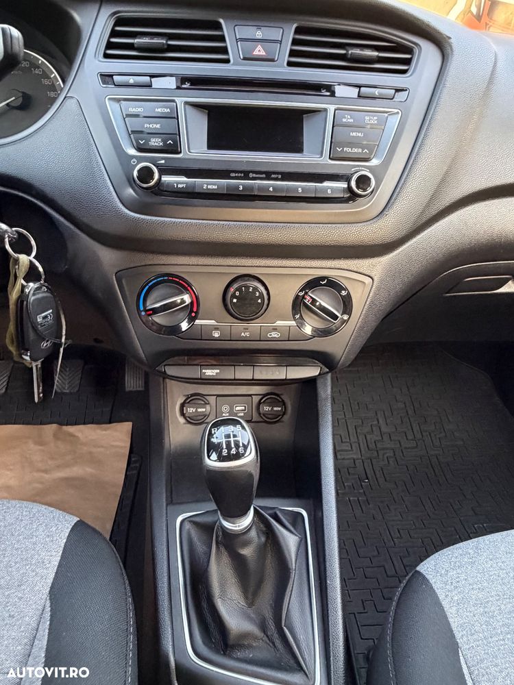Hyundai i20 1.1 CRDi Comfort+ - 10