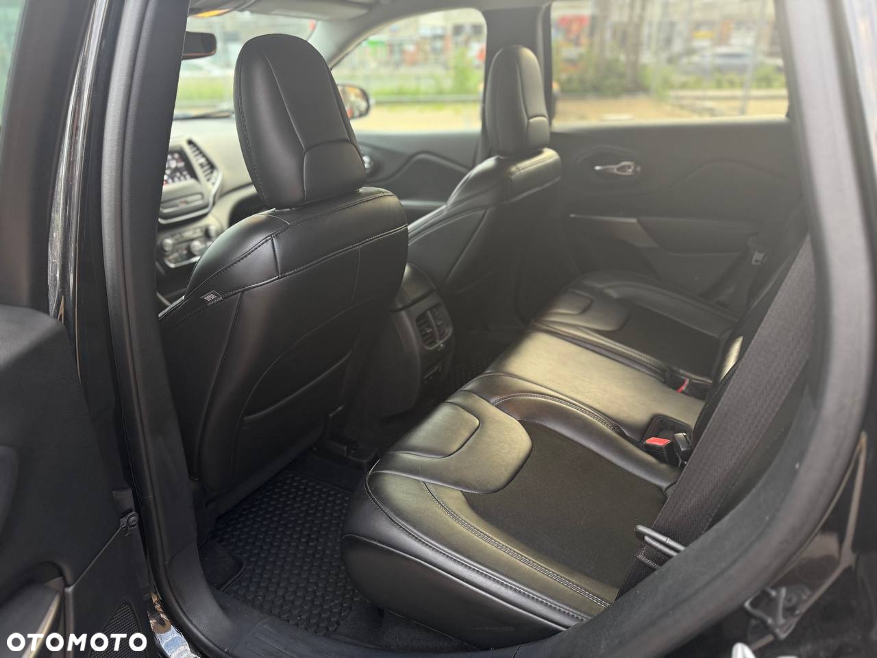Jeep Cherokee - 19