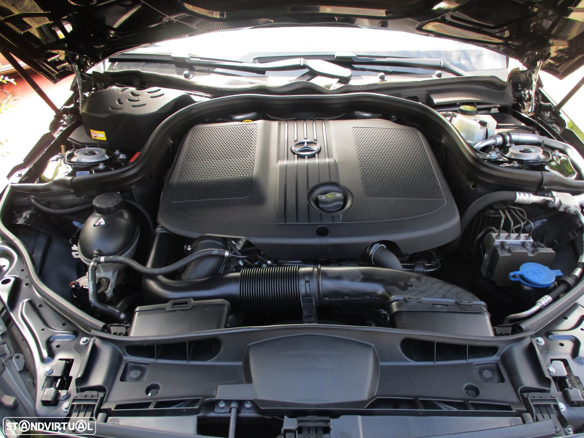 Mercedes-Benz E 220 CDi Avantgarde BlueEfficiency Auto. - 40